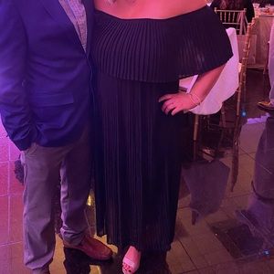 Size XL midi black pleated cocktail dress